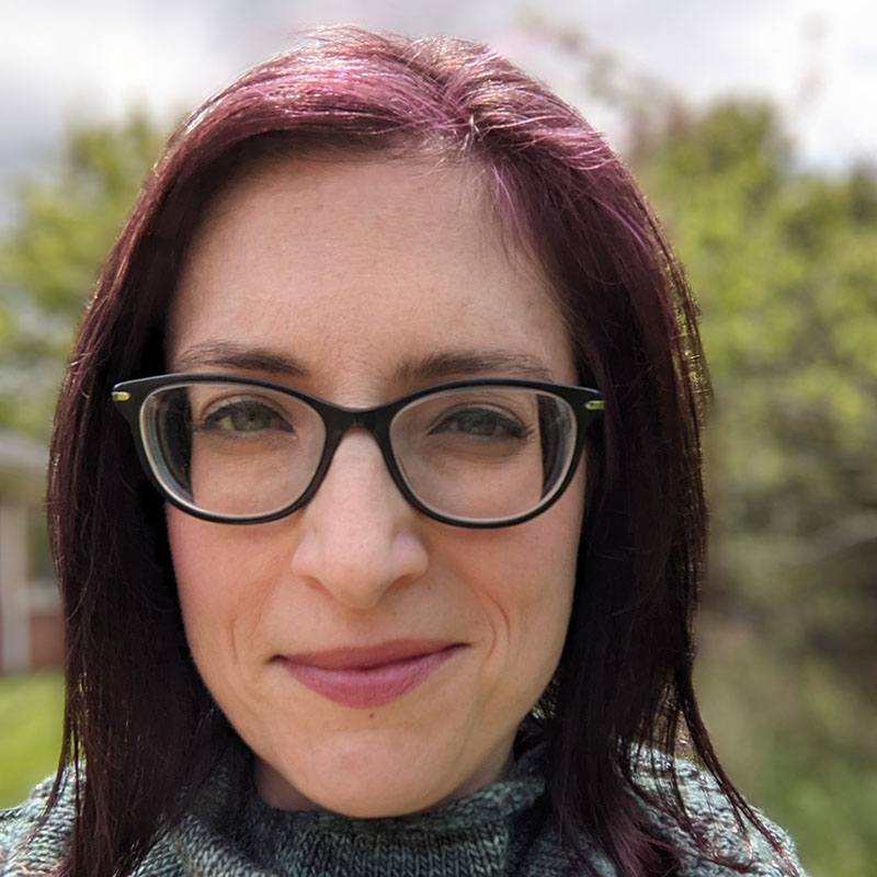 headshot of visarts teacher Amber Pearson