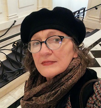 headshot of visarts teacher Amie Oliver