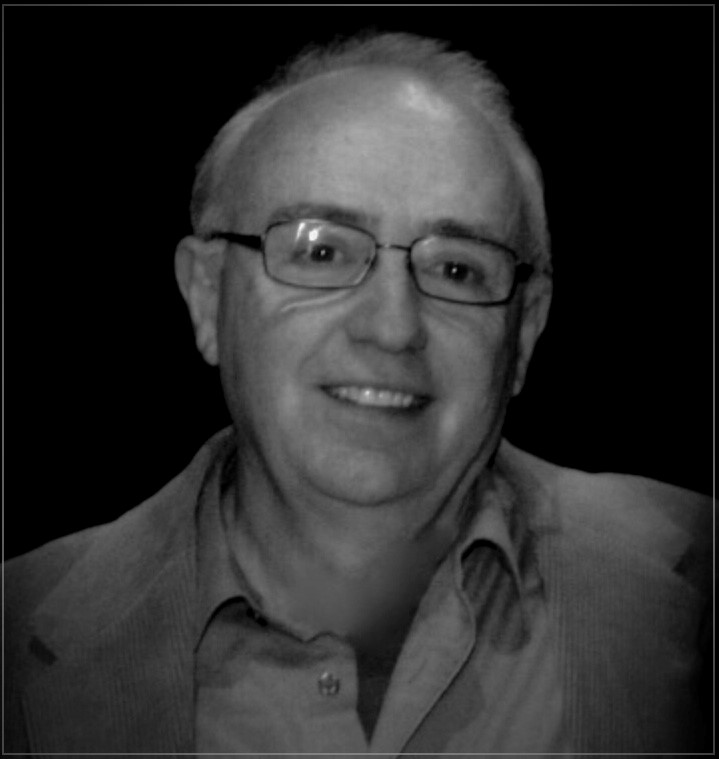 headshot of visarts teacher Andres Soulas