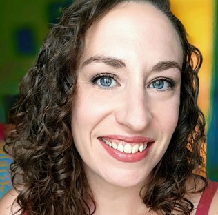 headshot of visarts teacher Joleen Combs