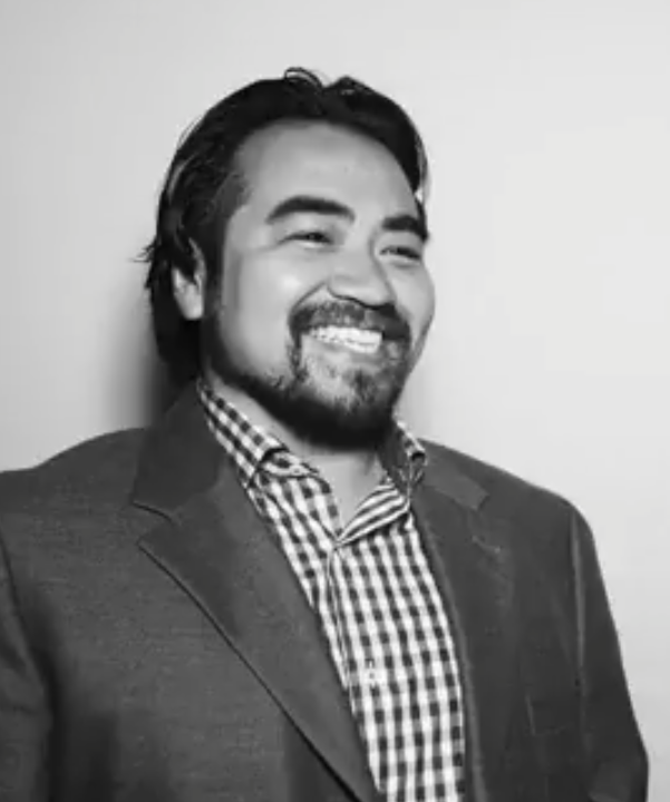 headshot of visarts teacher Pedro Ledesma III