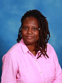 headshot of visarts teacher Tarneshia Evans