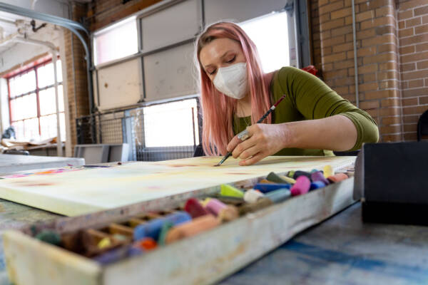 alexandra adding chalk pastel to her canvas
